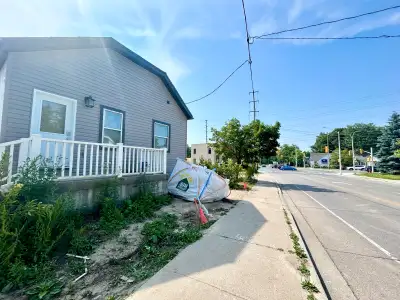 5 bedroom 3 bathroom near UWO
