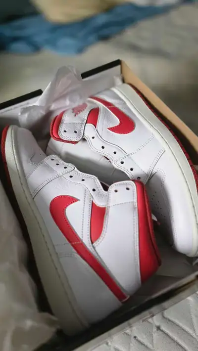 AIR JORDAN 1 Mid SE Dune Red, View more
