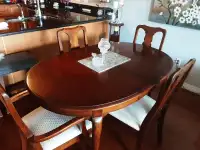 Dinning room table with chairs