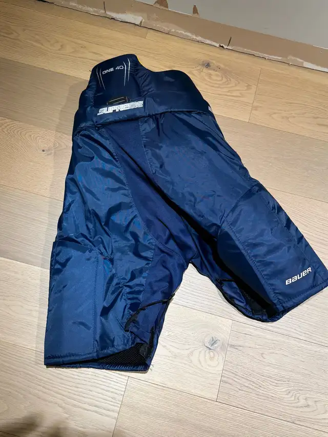 Bauer Hockey Pants  in Hockey in Mississauga / Peel Region - Image 3