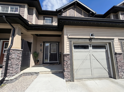 This Hillcrest Square townhouse in Airdrie offers a clean, modern 2-storey home in one of the city’s...