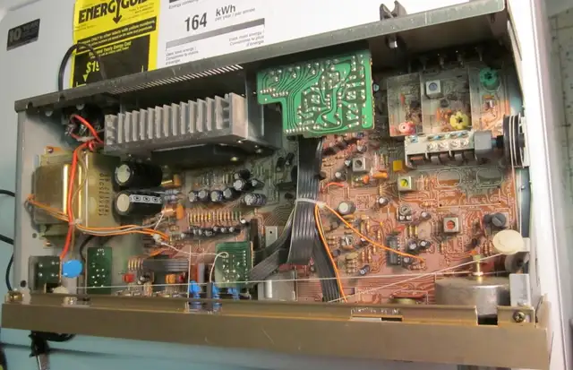 Vintage Marantz SR 220 stereo receiver amplifier in Arts & Collectibles in Guelph - Image 10