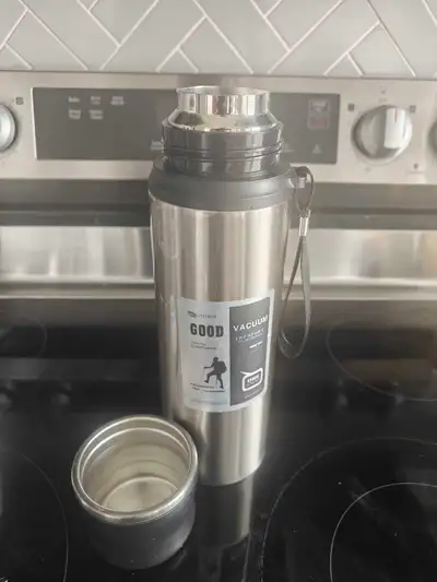 Keep your beverages hot or cold with this handy vacuum flask. It's in good condition and ready for y...