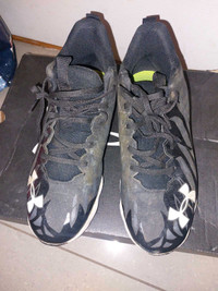 Under Armour Kid Football Shoe Size 6