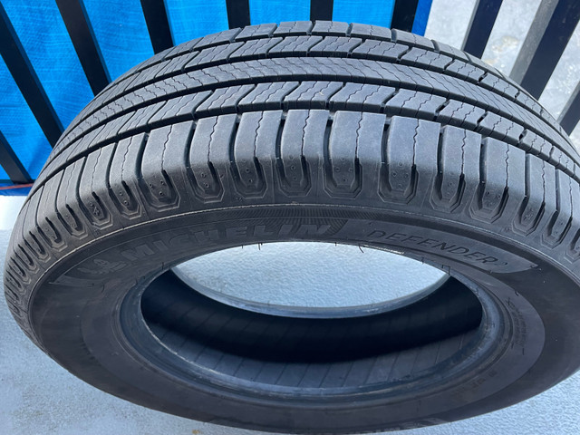 MICHELIN DEFENDER 2 Set of 4 Tires 225 65 17 in Tires & Rims in Burnaby/New Westminster
