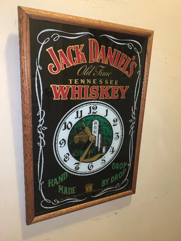 Vintage Jack Daniels Bar mirror clock Mint in Arts & Collectibles in Calgary - Image 2