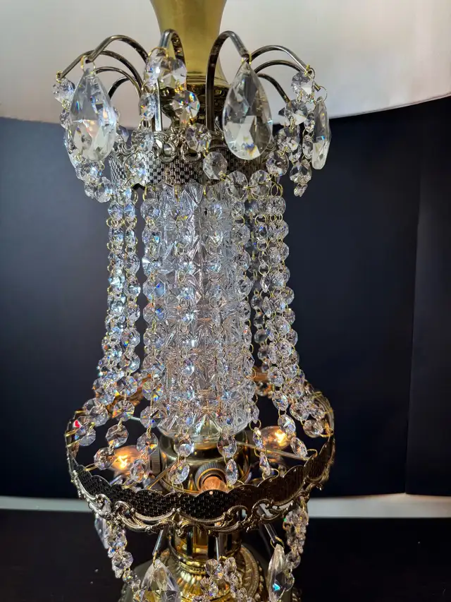 Antique Crystal Table Lamps in Indoor Lighting & Fans in City of Toronto - Image 4