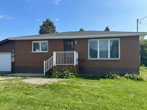 Welcome to 47 Young Street in Webbwood, tucked away from the main highway on a quiet, large flat man...