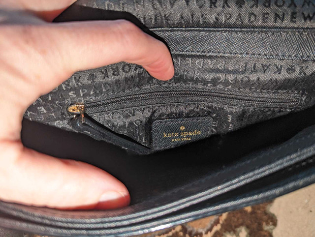 Kate Spade purse in Women's - Bags & Wallets in Oshawa / Durham Region - Image 4