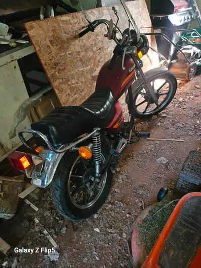 1985 KZ 250 W STREET BIKE FOR SALE. GREAT BEGINNER BIKE I HAVE THE PAPERS. GREAT FUEL MILAGE. ENGINE...