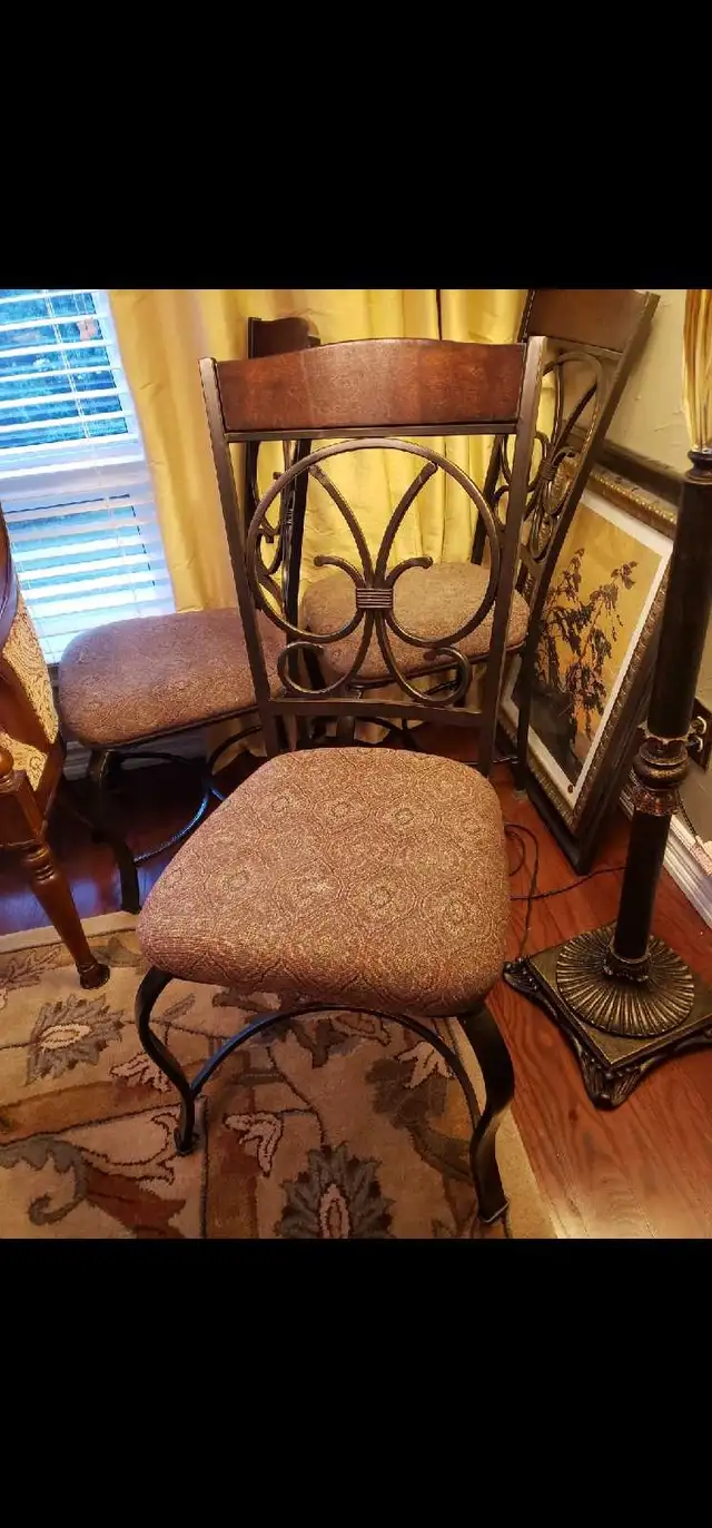 Ashley Glambrey Table & Chairs in Dining Tables & Sets in Oakville / Halton Region - Image 4