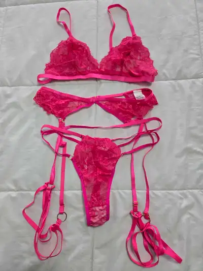 Spice things up with this pre-loved lingerie set, size large! This flirty pink set is ready to add s...