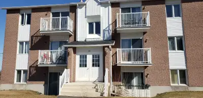 Bromont à louer 4 ½ avec Foyer a Bois pour le 1 juillet Pres du Ski 116 rue. de Chateauguay Bromont...