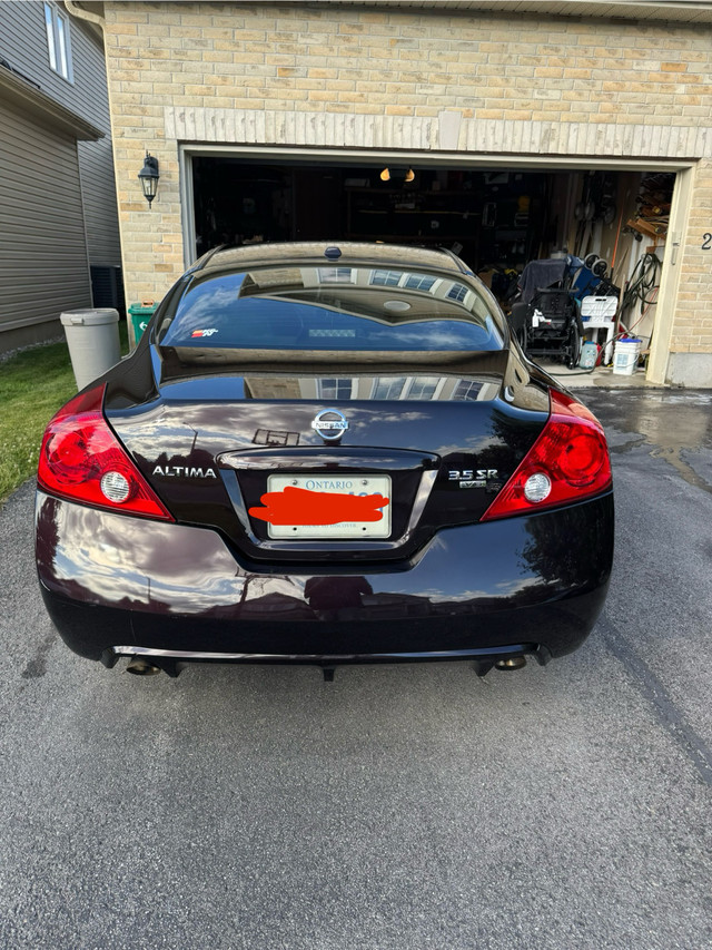 2010 Nissan Altima 3.5 SR coupe V6 in Cars & Trucks in Ottawa - Image 2