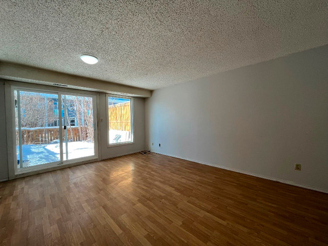3-bedroom townhouse near Dalhousie C-train station in Long Term Rentals in Calgary