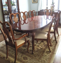 Dining Room Table with Leaf and 8 Chairs set