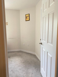 3 rooms available for rent in townhouse 