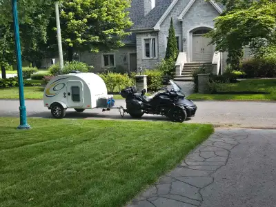 Mini roulotte Cargo Liberty 2019 couchant 2 personnes (46x82). Se tire très bien avec un Spyder. Inc...