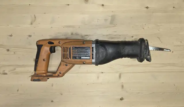 RIDGID R844 Cordless 18 Volt Reciprocating Saw, in Power Tools in Kawartha Lakes - Image 2