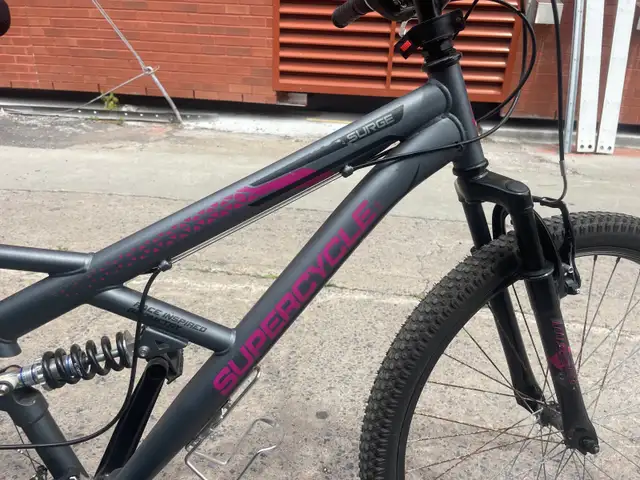 Velo super cycle de montagne  in Mountain in City of Montréal - Image 4