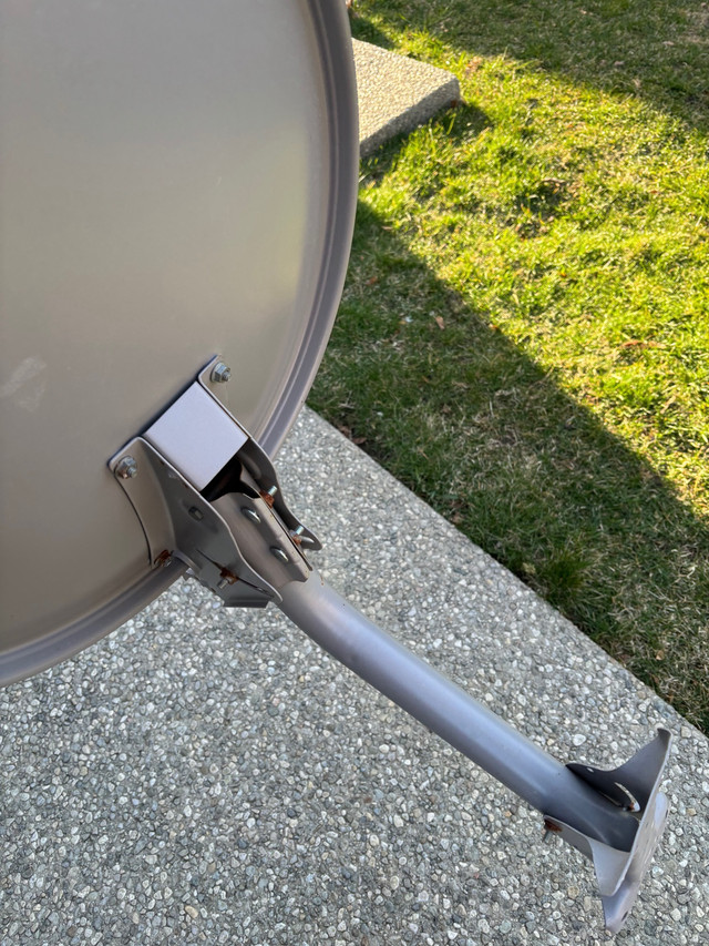 Satellite dish  in General Electronics in Hamilton - Image 3