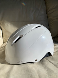 Giro (M) Adjustable Ski/Snowboard Helmet - White