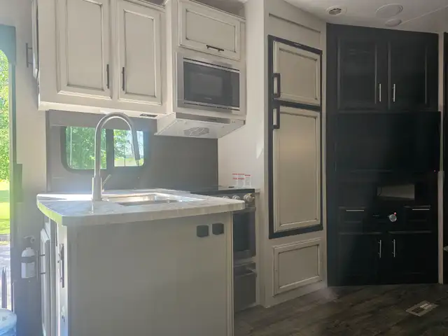 à vendre Fifth Wheel Jayco 2020 35 pieds in Travel Trailers & Campers in Lévis - Image 8