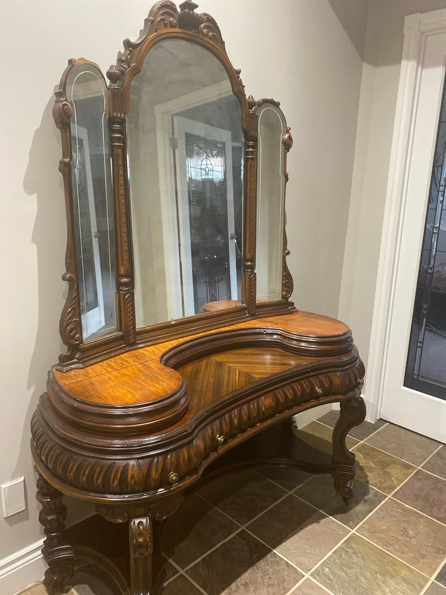 Antique bedroom set in Multi-item in Mississauga / Peel Region