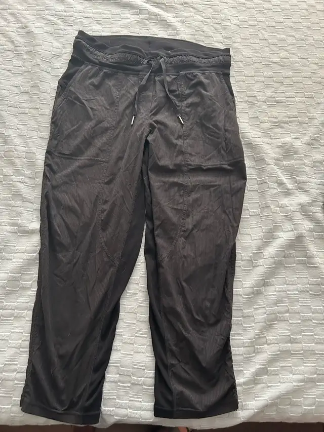 Lululemon pants Size medium in Women's - Bottoms in Barrie - Image 2