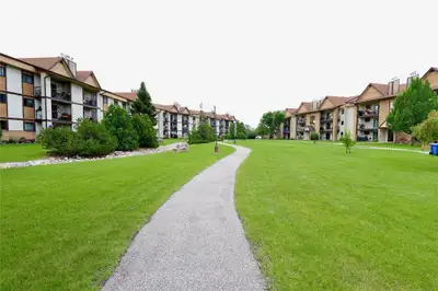 2 Bedroom Condo - Linden Woods