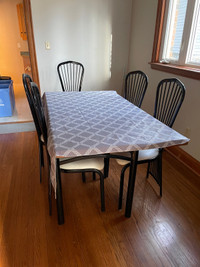 Dining set for sale! (5 chairs and table)
