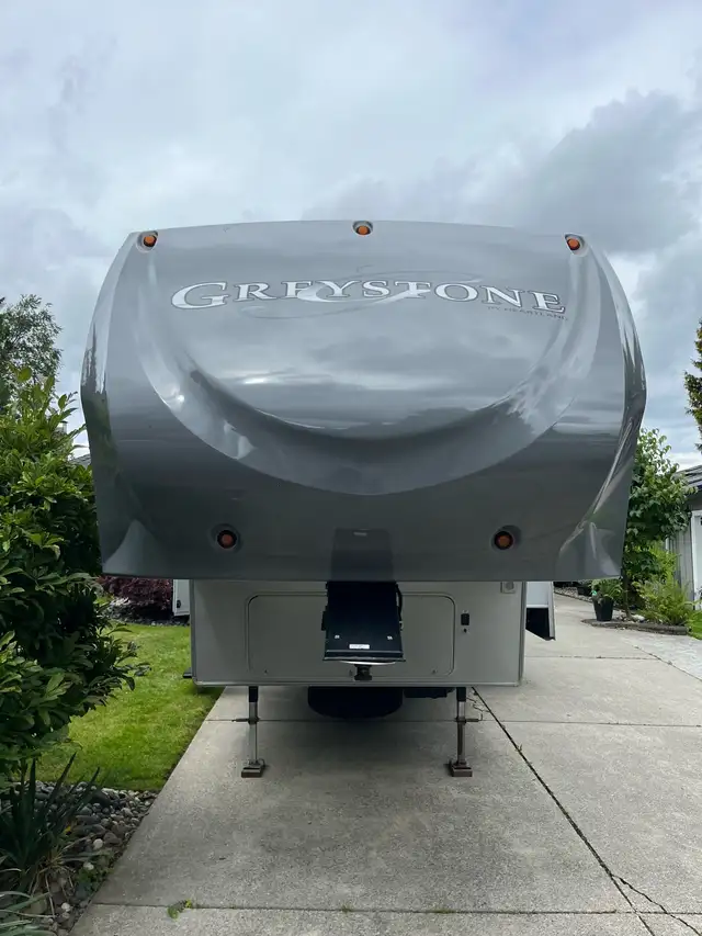 2012 Greystone by Heartland 5th wheel in RVs & Motorhomes in Tricities/Pitt/Maple - Image 2