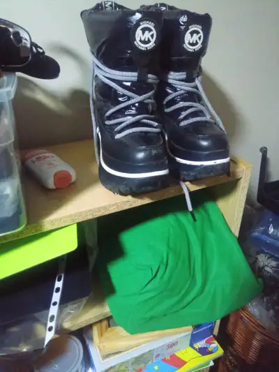 bottes d’hiver Michael Kors, View more