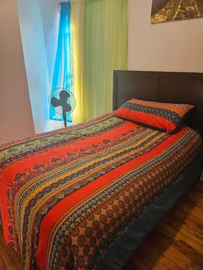 Je propose à la location une chambre accueillante et lumineuse, idéale pour une personne seule cherc...