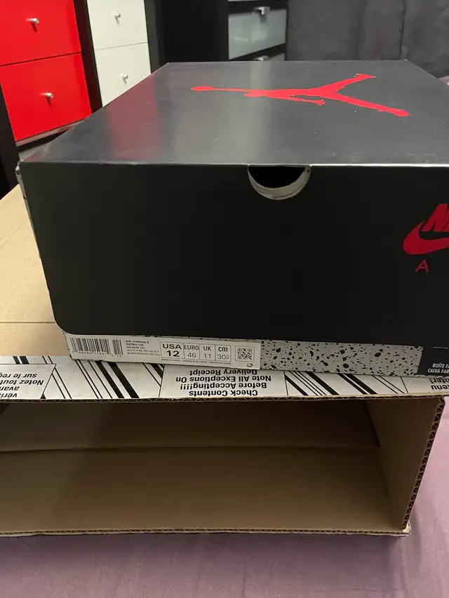 Nike Air Jordan 5 in Men's Shoes in City of Toronto - Image 11