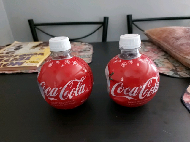 2 COCA COLA CHRISTMAS ORNAMENT BOTTLES  NEVER OPENED  in Arts & Collectibles in Windsor Region - Image 2