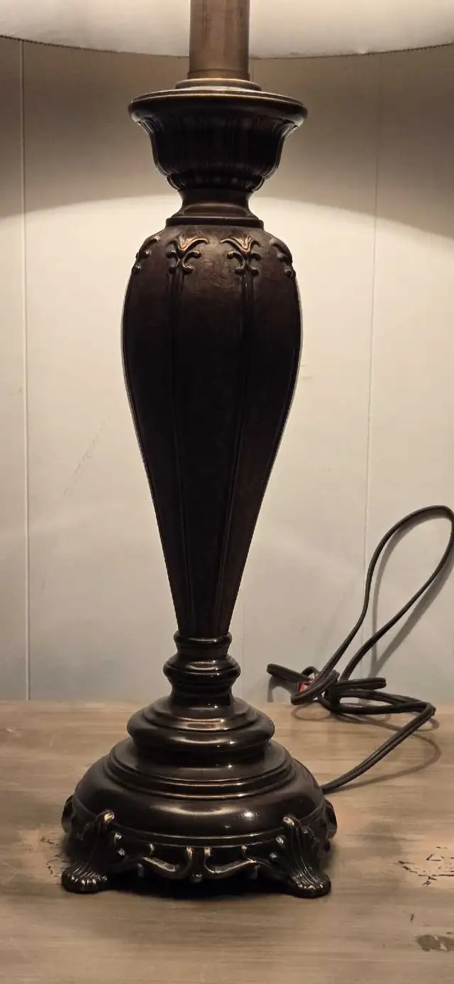 Vintage brass table lamp in Indoor Lighting & Fans in City of Toronto - Image 4