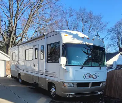 Hello. Selling my 34ft motorhome infinity edition. V10 gas ford Engine. With only about 76k miles on...