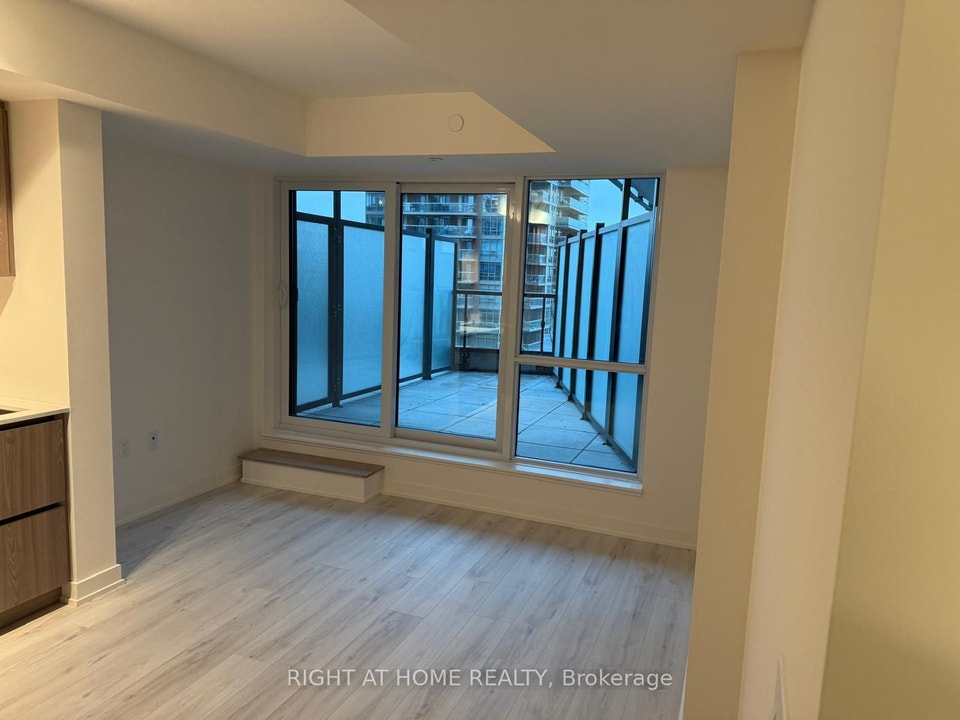 One Bedroom Condo with Balcony for Rent -Yonge & Eglinton-$2150 4