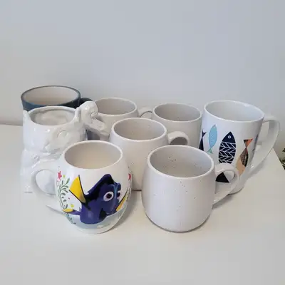 8 tasses (4 assorties et 4 uniques) - 8 coffee/tea mugs, View more