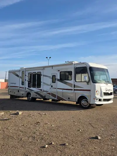 2007 Ford Damon Challenger Class A Triton V10 37ft Long CLASS A Motor home ACTIVE TITLE. Not a rebui...