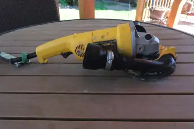 Dewalt Angle Grinder Model: DW831 Blade Size: 5-Inch