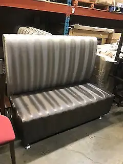 Decor Resto Chaises et Tables est une Entreprise situe au 4655B, Des Grandes Prairies, Saint Leonard...