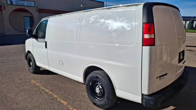 2006 Chevrolet Express Cargo Van575591366694031361
