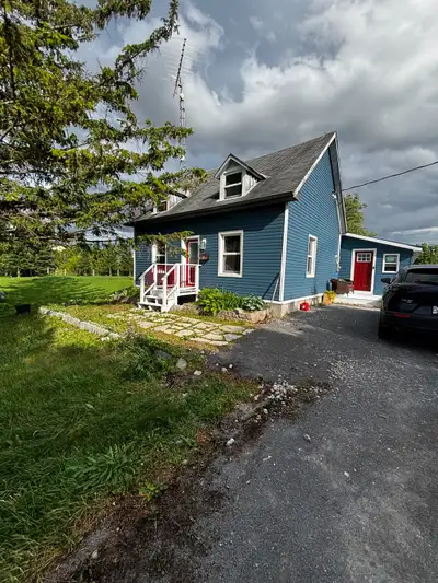 Room for rent in house off the 17