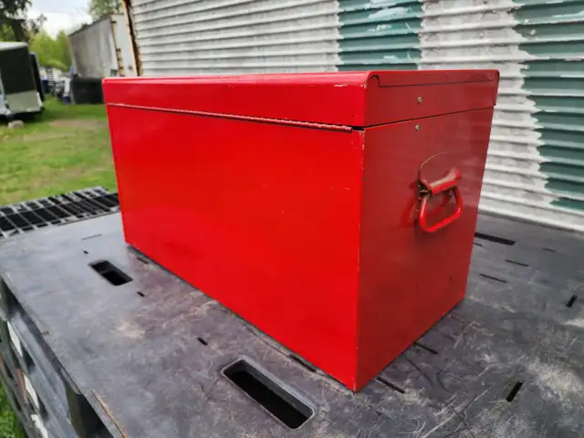 6 Drawers Red  With Black Sliding Drawers Tool Chest in Tool Storage & Benches in Windsor Region - Image 5