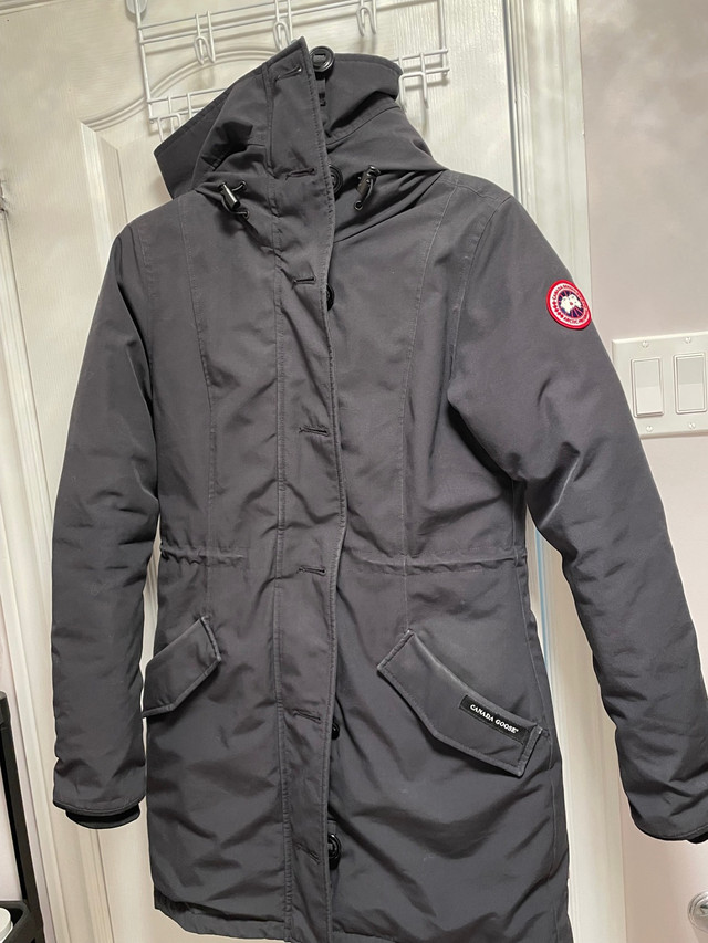 Authentic Small Canada Goose jacket for women in Women's - Tops & Outerwear in Markham / York Region - Image 2
