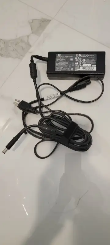 HP laptop power adapter in Laptop Accessories in Mississauga / Peel Region - Image 2