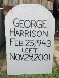 ORIGINAL RARE GEORGE HARRISON HALLOWEEN GRAVESTONE THE BEATLES