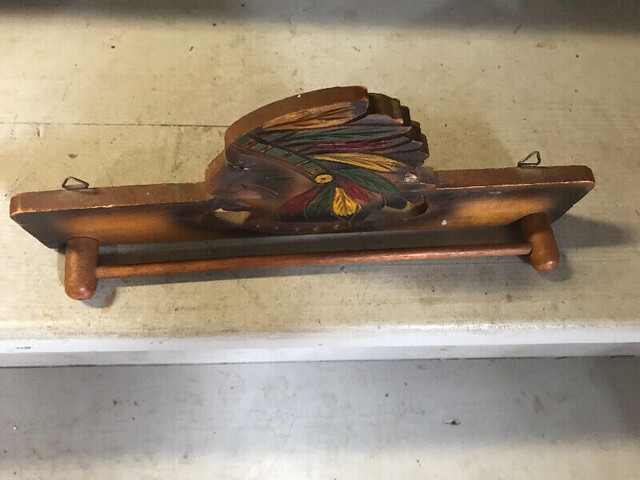 VINTAGE NATIVE INDIAN CHIEF TIE RACK WOODEN in Arts & Collectibles in Mississauga / Peel Region - Image 2